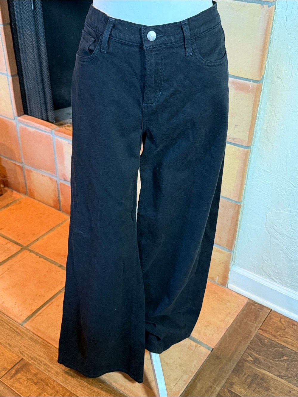 Joe’s “The Lou Lou” Low Rise Wide Leg Jeans, size 30